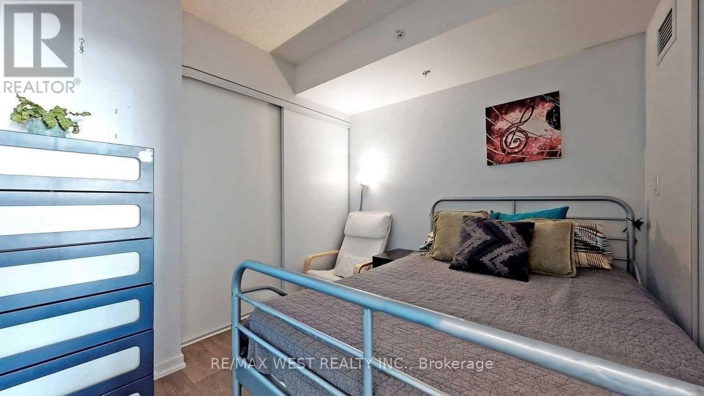 Single Family at 720- 36 Lisgar Street, Toronto (Little Portugal), Ontario - Photo 10 - RE/MAX Garden City Realty