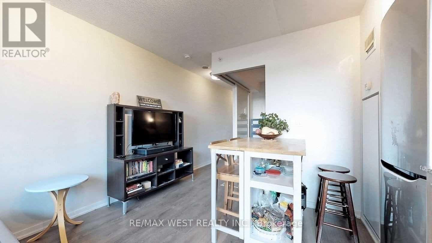 Single Family at 720- 36 Lisgar Street, Toronto (Little Portugal), Ontario - Photo 6 - RE/MAX Garden City Realty