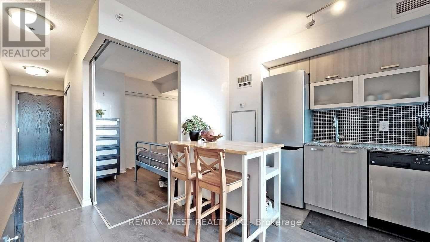 Single Family at 720- 36 Lisgar Street, Toronto (Little Portugal), Ontario - Photo 9 - RE/MAX Garden City Realty