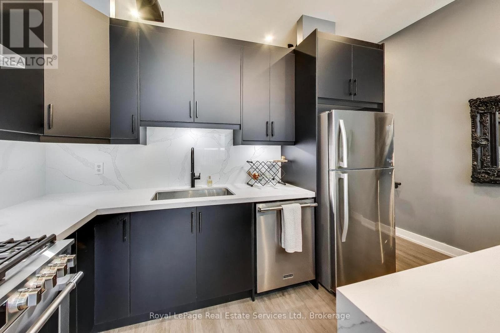 Single Family at 202- 766 King Street, Toronto (Niagara), Ontario - Photo 7 - RE/MAX Garden City Realty
