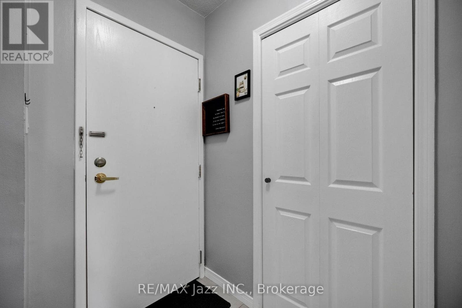 Single Family at 608- 80 Athol Street, Oshawa (Central), Ontario - Photo 2 - RE/MAX Garden City Realty