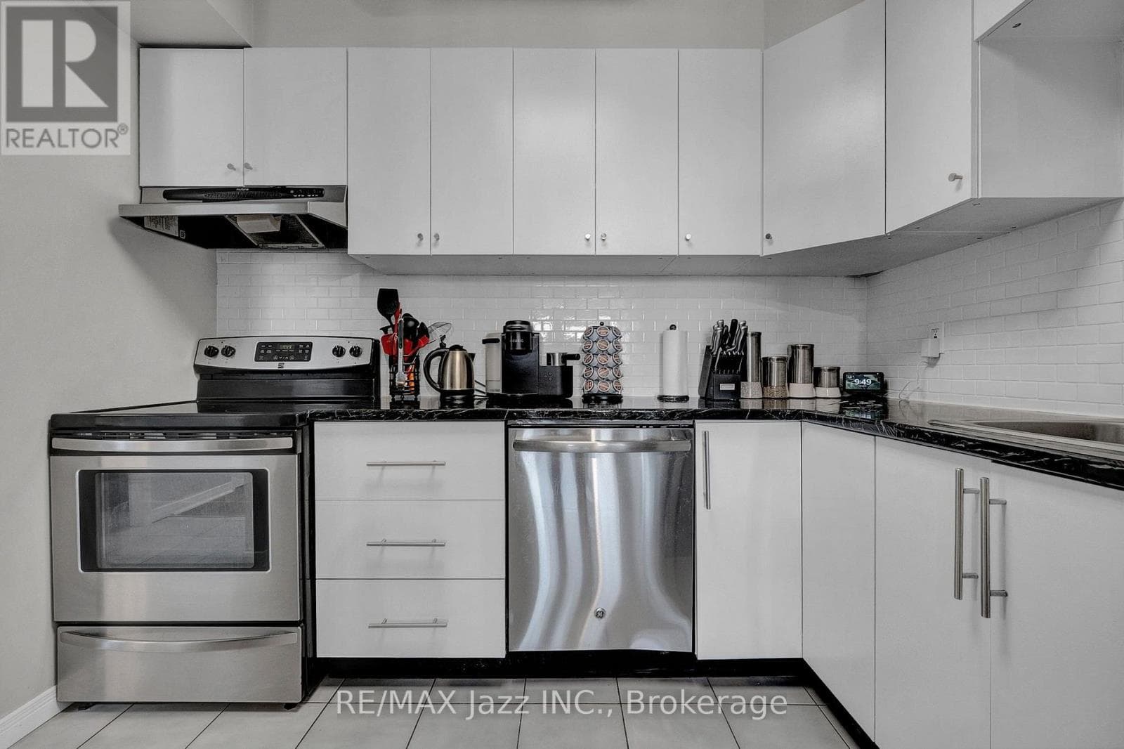 Single Family at 608- 80 Athol Street, Oshawa (Central), Ontario - Photo 5 - RE/MAX Garden City Realty