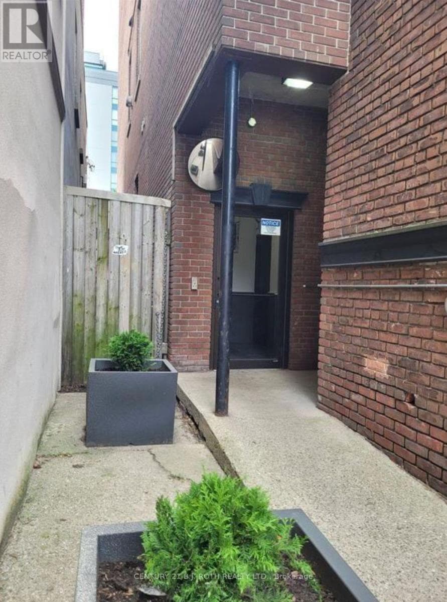 Multi-family at 302- 19 Dunlop Street, Barrie (City Centre), Ontario - Photo 2 - RE/MAX Garden City Realty