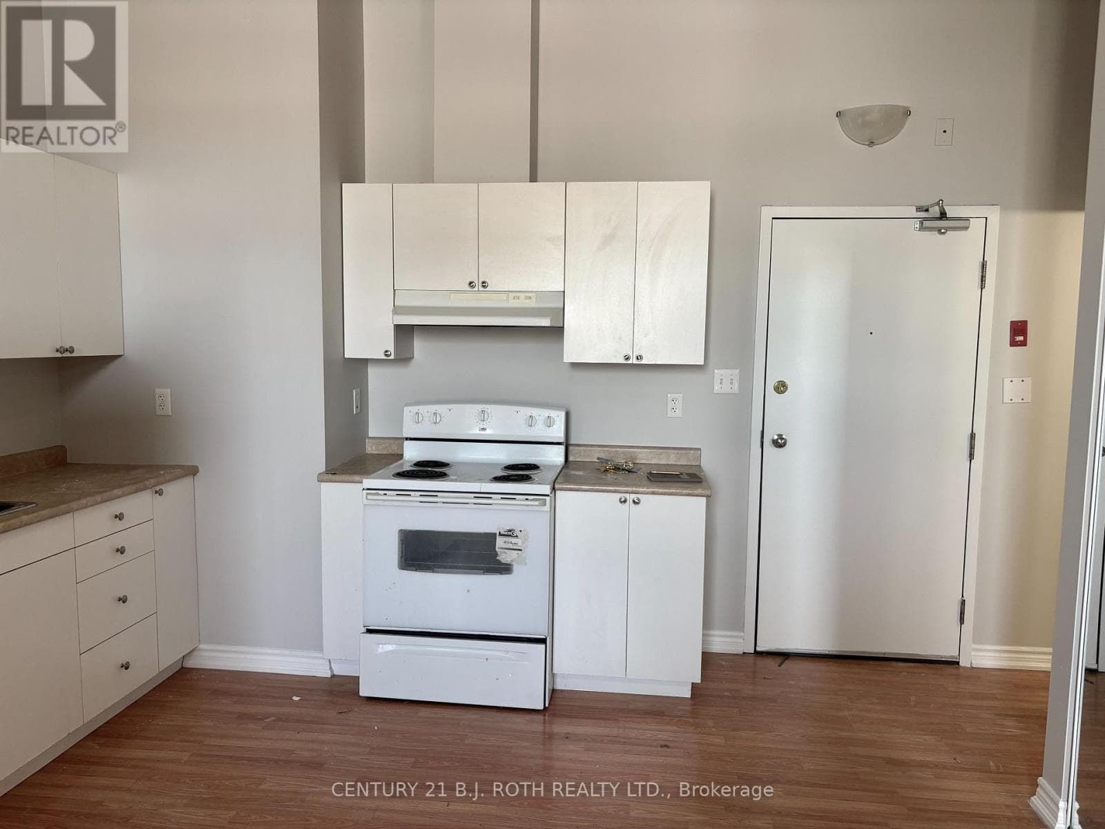 Multi-family at 302- 19 Dunlop Street, Barrie (City Centre), Ontario - Photo 3 - RE/MAX Garden City Realty