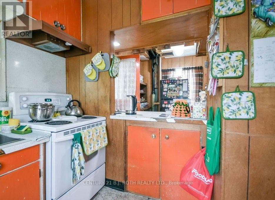 Single Family at 183 CEDAR Street, Orillia, Ontario - Photo 10 - RE/MAX Garden City Realty