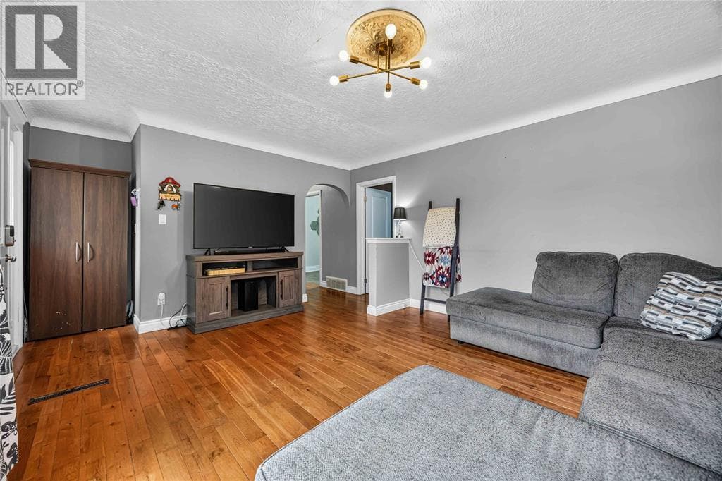Single Family at 1108 ERROL Road, Sarnia, Ontario - Photo 5 - RE/MAX Garden City Realty