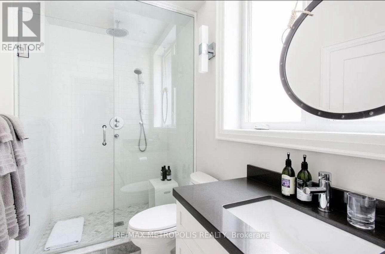 Single Family at Main Floor- 72 Grace Street, Toronto (Trinity-Bellwoods), Ontario - Photo 10 - RE/MAX Garden City Realty