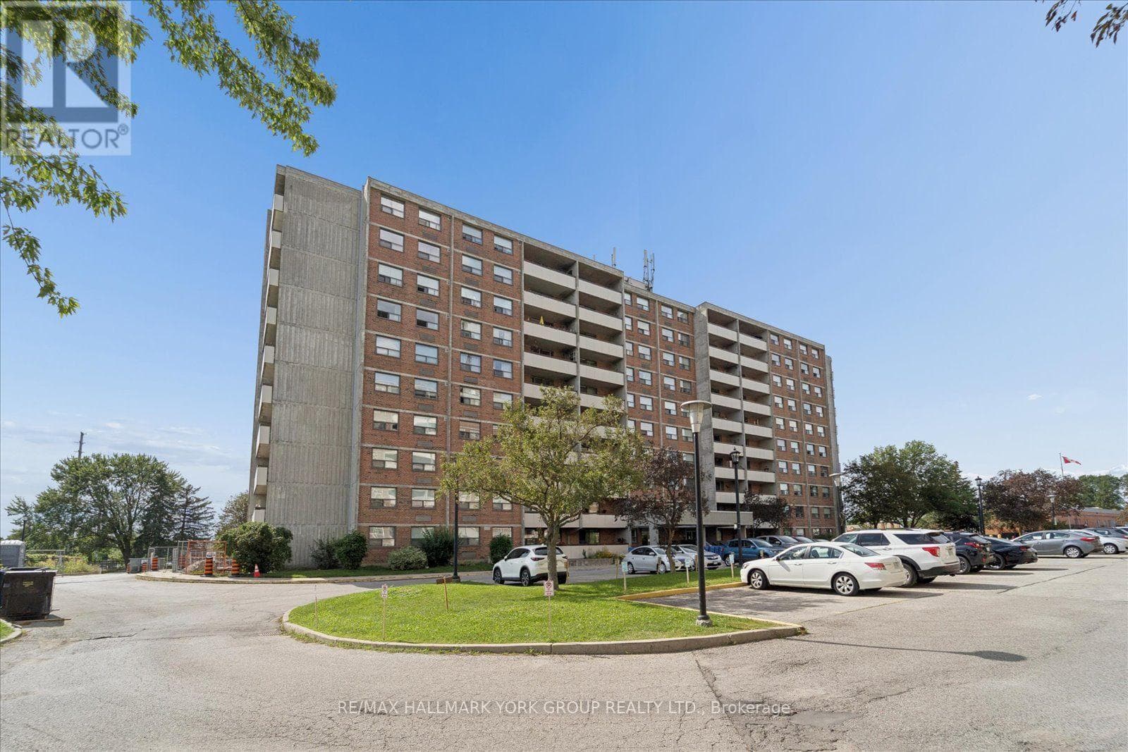 Single Family at 405- 20 William Roe Boulevard, Newmarket (Central Newmarket), Ontario - Photo 3 - RE/MAX Garden City Realty