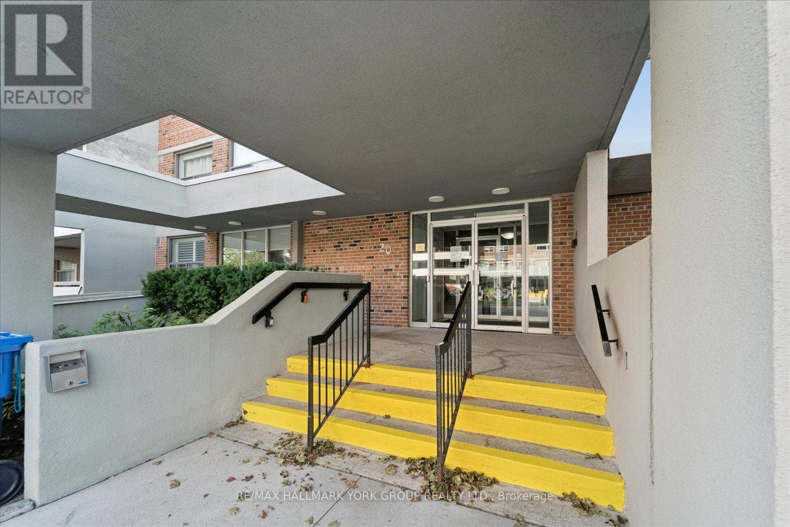 Single Family at 405- 20 William Roe Boulevard, Newmarket (Central Newmarket), Ontario - Photo 6 - RE/MAX Garden City Realty