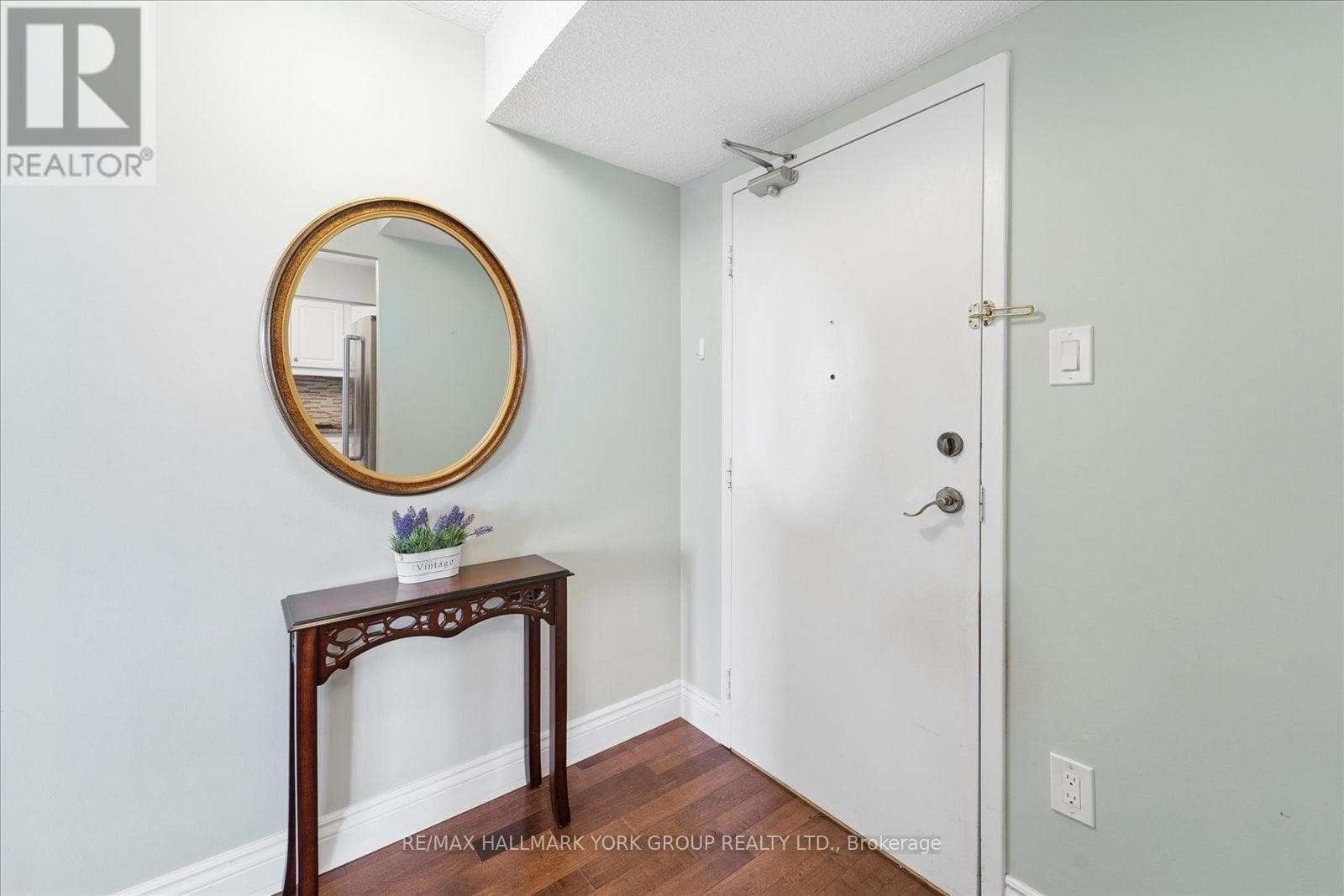 Single Family at 405- 20 William Roe Boulevard, Newmarket (Central Newmarket), Ontario - Photo 7 - RE/MAX Garden City Realty