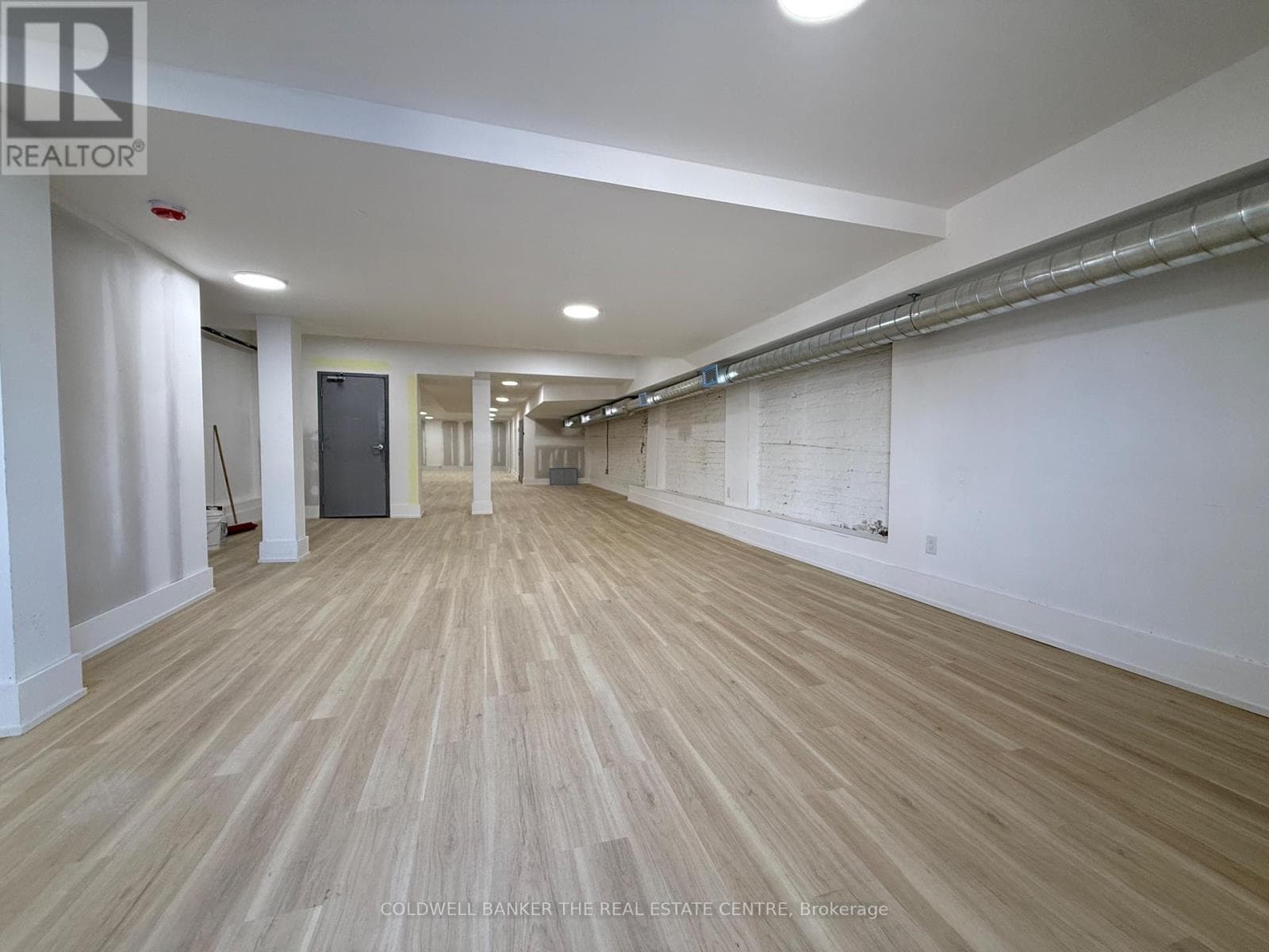 Retail at 206 Cedar Street, Newmarket (Central Newmarket), Ontario - Photo 5 - RE/MAX Garden City Realty