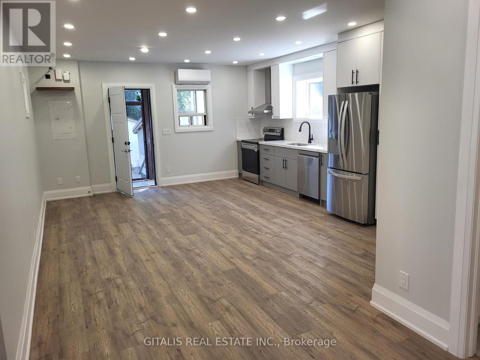 Single Family at Main Floor- 195 Oakmount Road, Toronto (High Park North), Ontario - Photo 2 - RE/MAX Garden City Realty