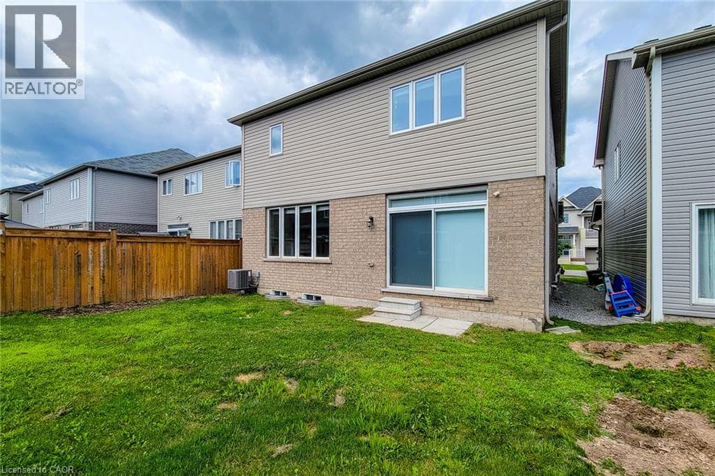 Single Family at 11 ESTHER Crescent, Thorold, Ontario - Photo 5 - RE/MAX Garden City Realty
