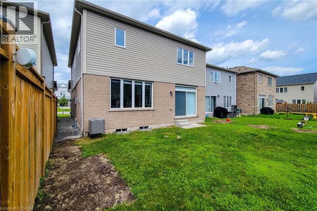 Single Family at 11 ESTHER Crescent, Thorold, Ontario - Photo 6 - RE/MAX Garden City Realty