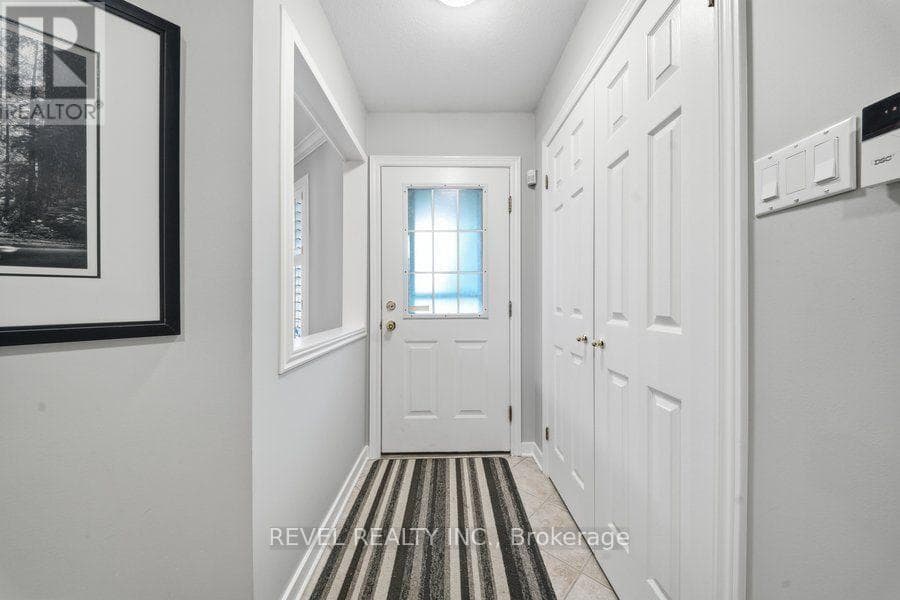 Single Family at 28 Lake Street, Grimsby (Grimsby Beach), Ontario - Photo 10 - RE/MAX Garden City Realty