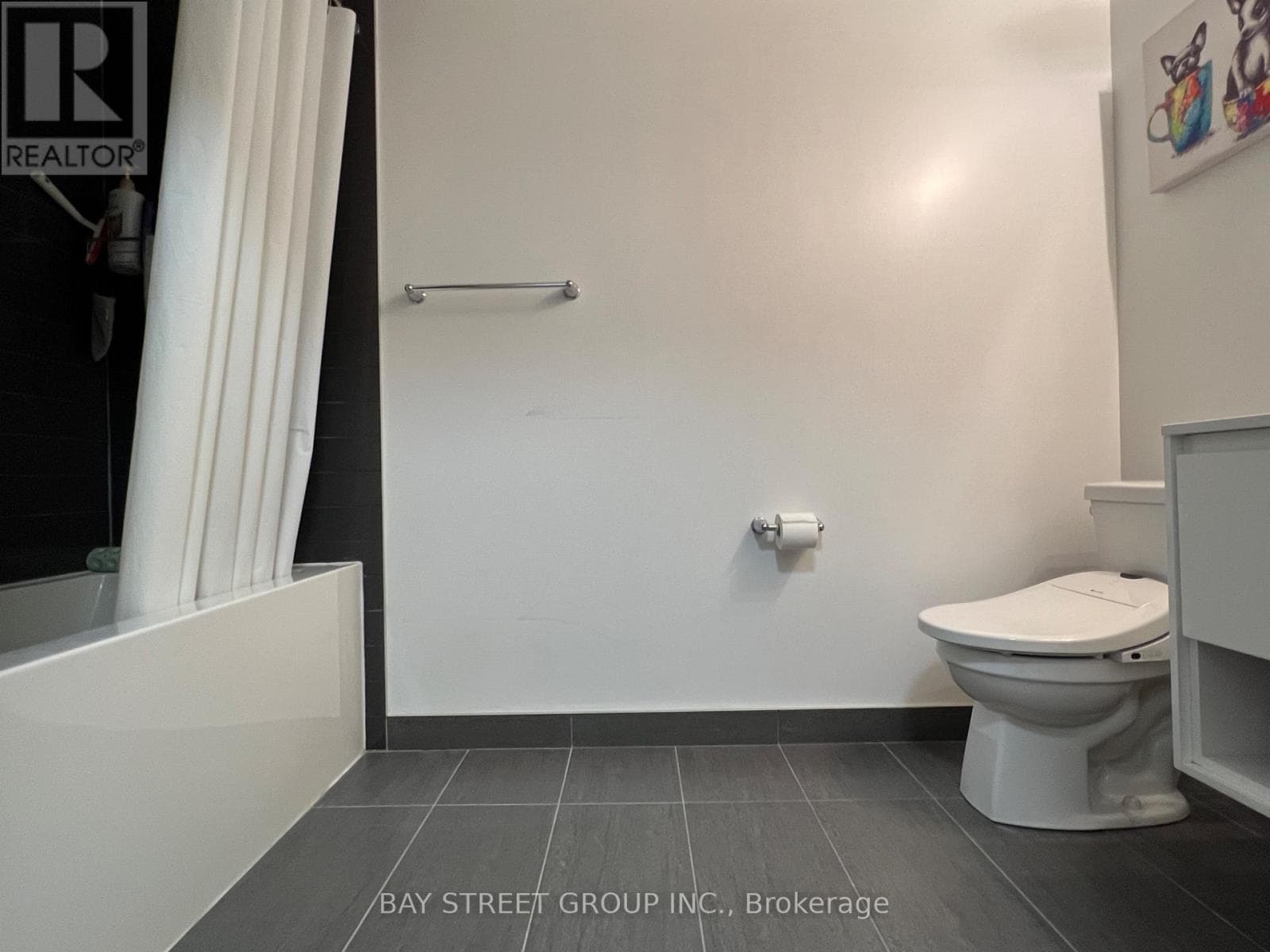 Single Family at 2406- 159 Wellesley Street, Toronto (Cabbagetown-South St. James Town), Ontario - Photo 5 - RE/MAX Garden City Realty