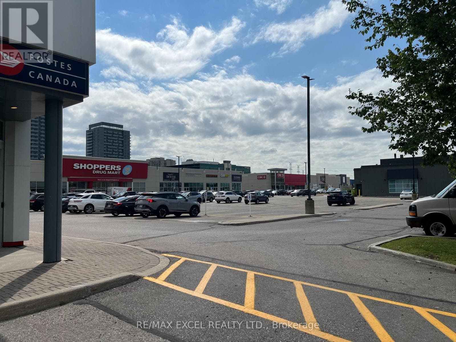 Single Family at 904- 8888 Yonge Street, Richmond Hill (South Richvale), Ontario - Photo 4 - RE/MAX Garden City Realty