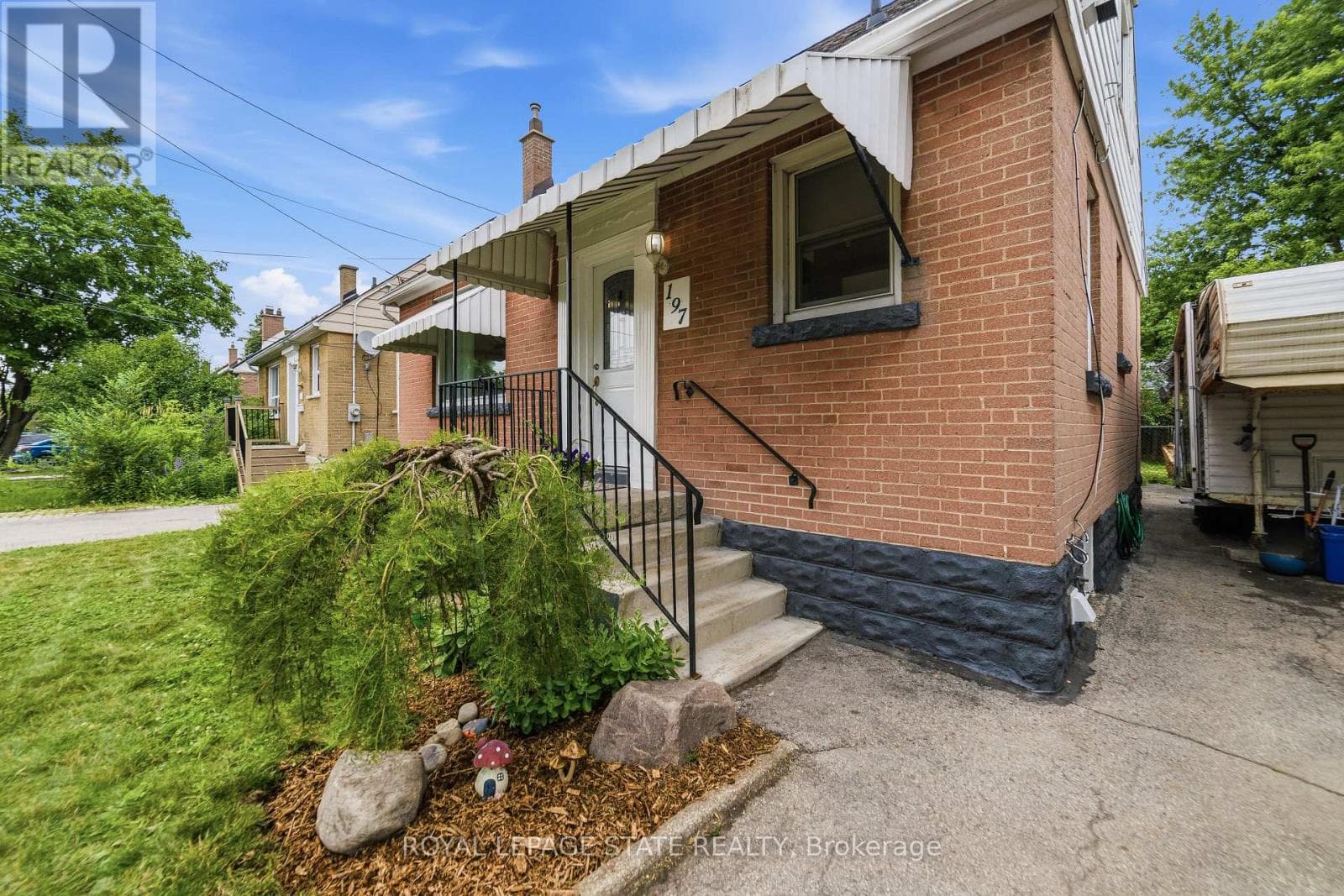 Single Family at 197 East 12th Street, Hamilton (Inch Park), Ontario - Photo 3 - RE/MAX Garden City Realty