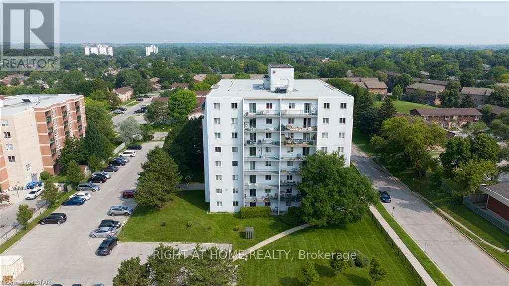 Single Family at 801- 986 Huron Street, London East (East A), Ontario - Photo 2 - RE/MAX Garden City Realty