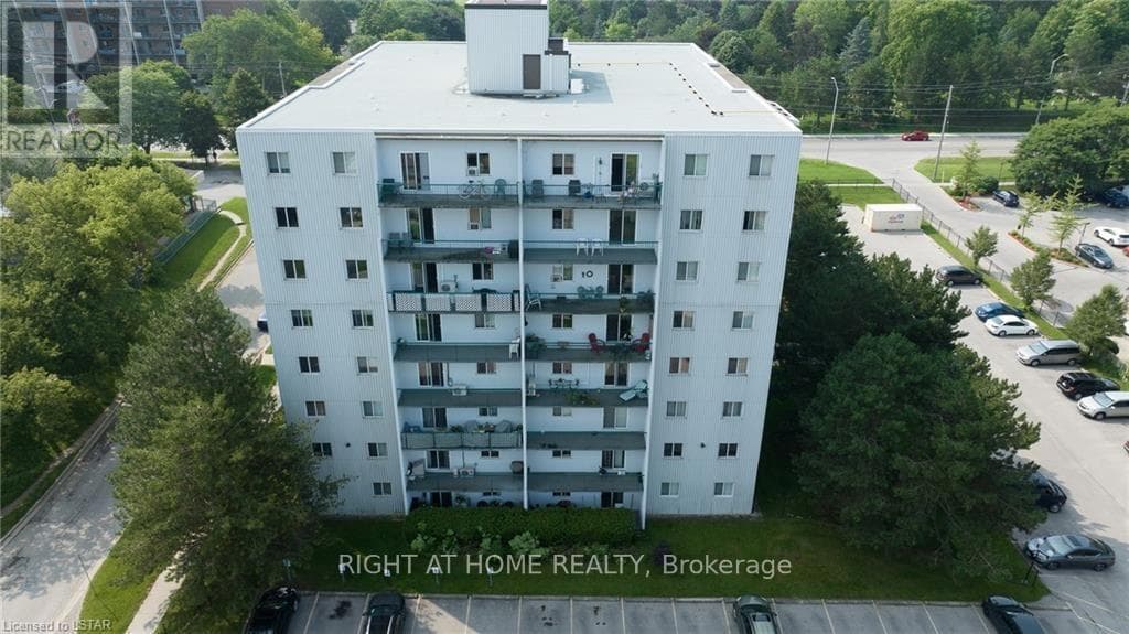 Single Family at 801- 986 Huron Street, London East (East A), Ontario - Photo 4 - RE/MAX Garden City Realty