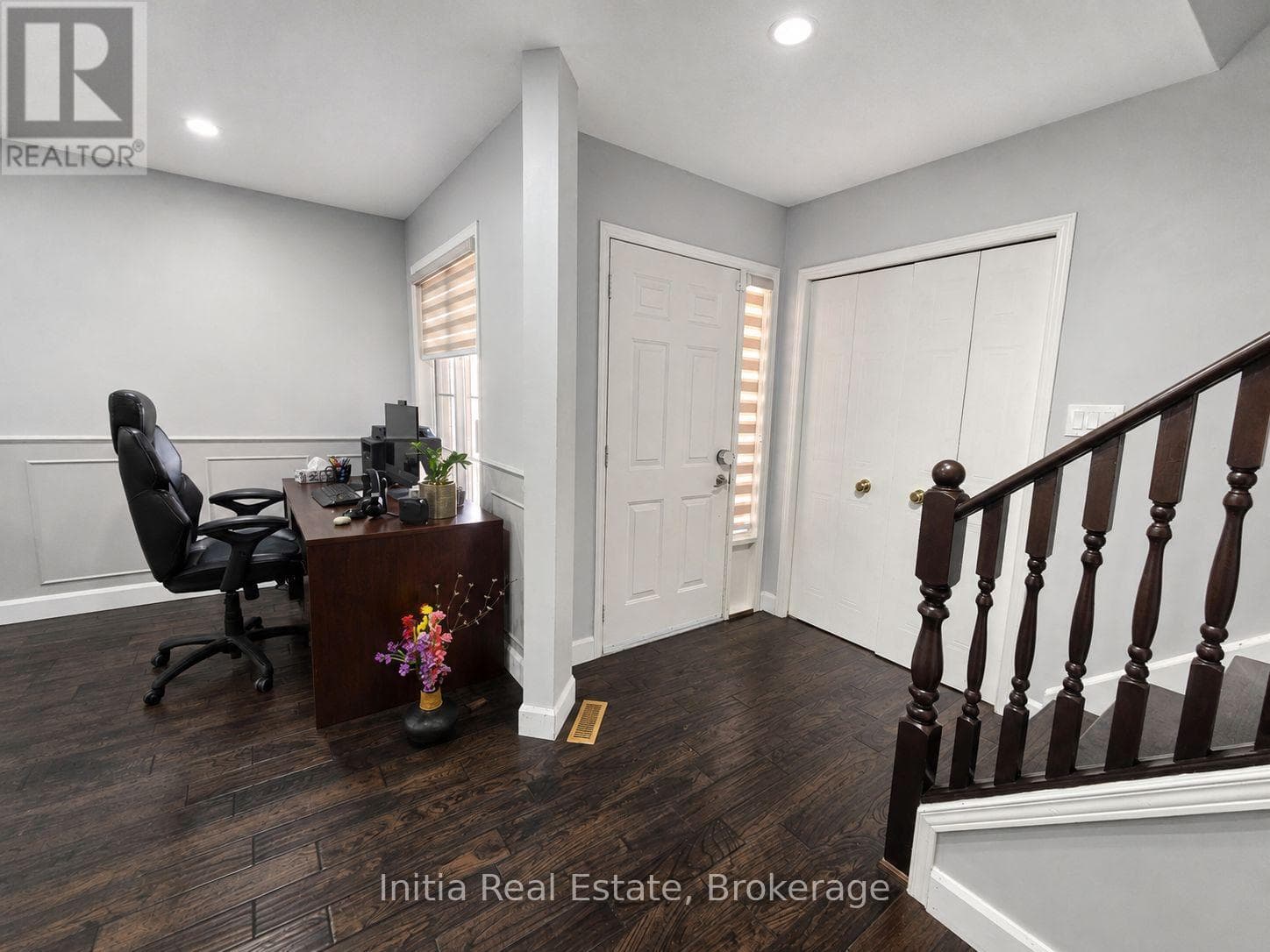 Single Family at 34 Bellrock Crescent, London East (East D), Ontario - Photo 4 - RE/MAX Garden City Realty