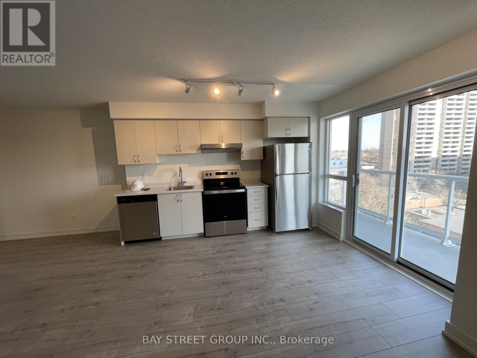 Single Family at 809- 10 Wilby Crescent, Toronto (Weston), Ontario - Photo 4 - RE/MAX Garden City Realty