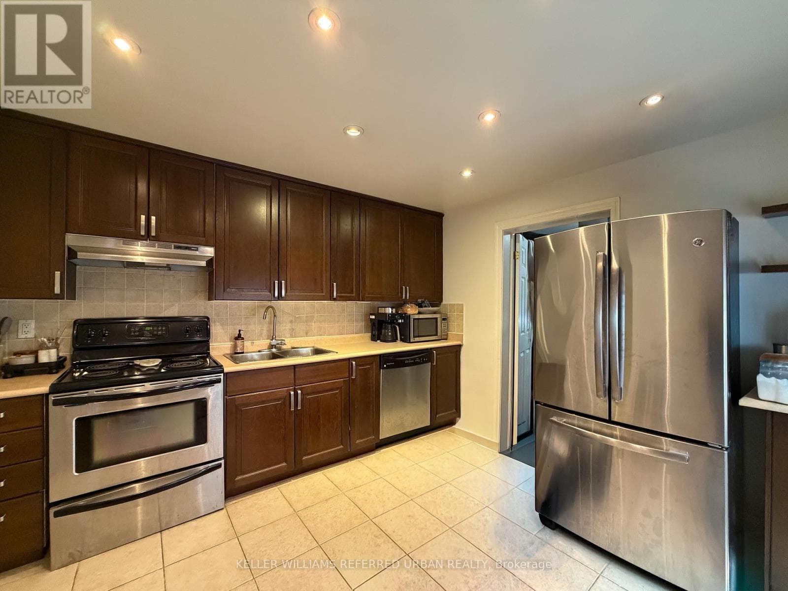 Single Family at Main- 429 Ossington Avenue, Toronto (Trinity-Bellwoods), Ontario - Photo 3 - RE/MAX Garden City Realty