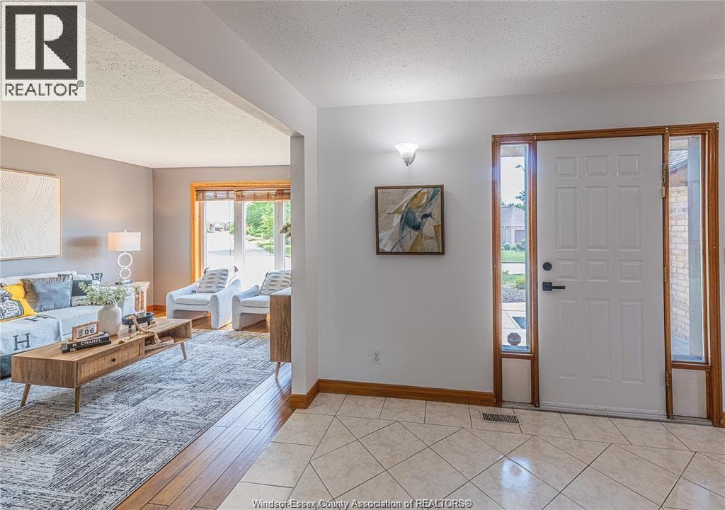 Single Family at 120 HAMPTON Crescent, Windsor, Ontario - Photo 9 - RE/MAX Garden City Realty