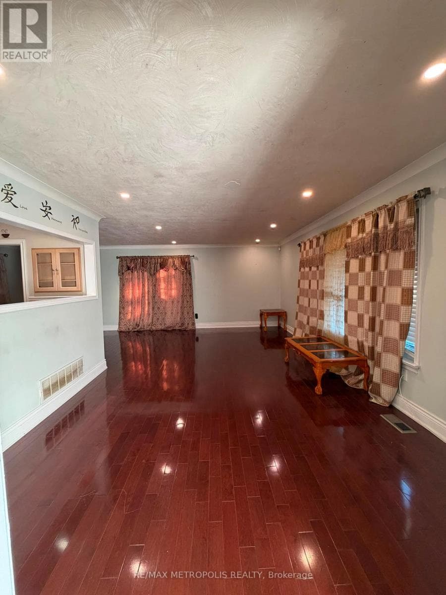 Single Family at Upper- 37 Carlyle Crescent, Brampton (Brampton East), Ontario - Photo 8 - RE/MAX Garden City Realty