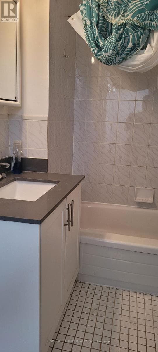Single Family at 2nd Floor- 697 College Street, Toronto (Trinity-Bellwoods), Ontario - Photo 4 - RE/MAX Garden City Realty