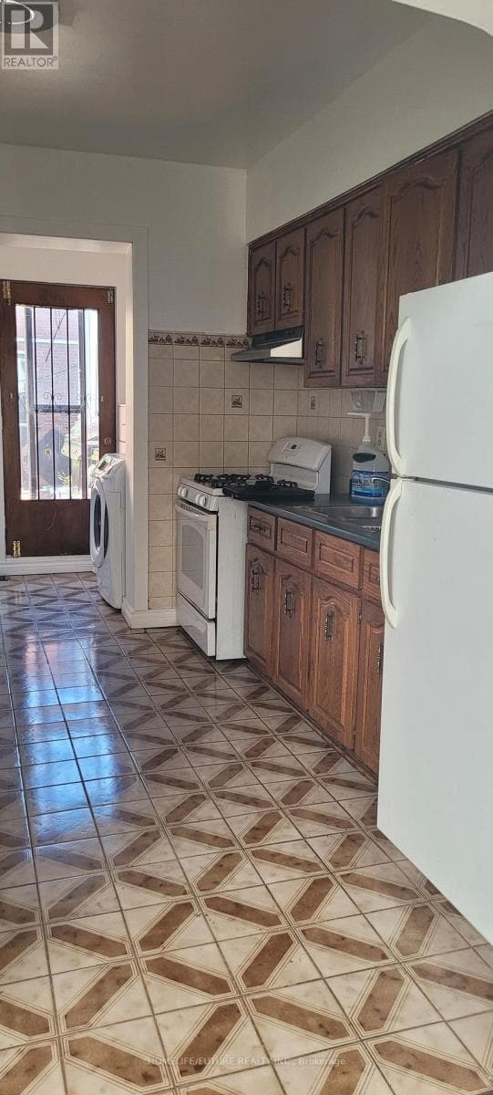 Single Family at 2nd Floor- 697 College Street, Toronto (Trinity-Bellwoods), Ontario - Photo 8 - RE/MAX Garden City Realty