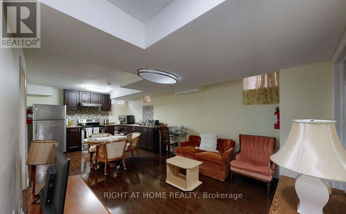 Single Family at 64 Williamson Family Hollow, Newmarket (Woodland Hill), Ontario - Photo 3 - RE/MAX Garden City Realty