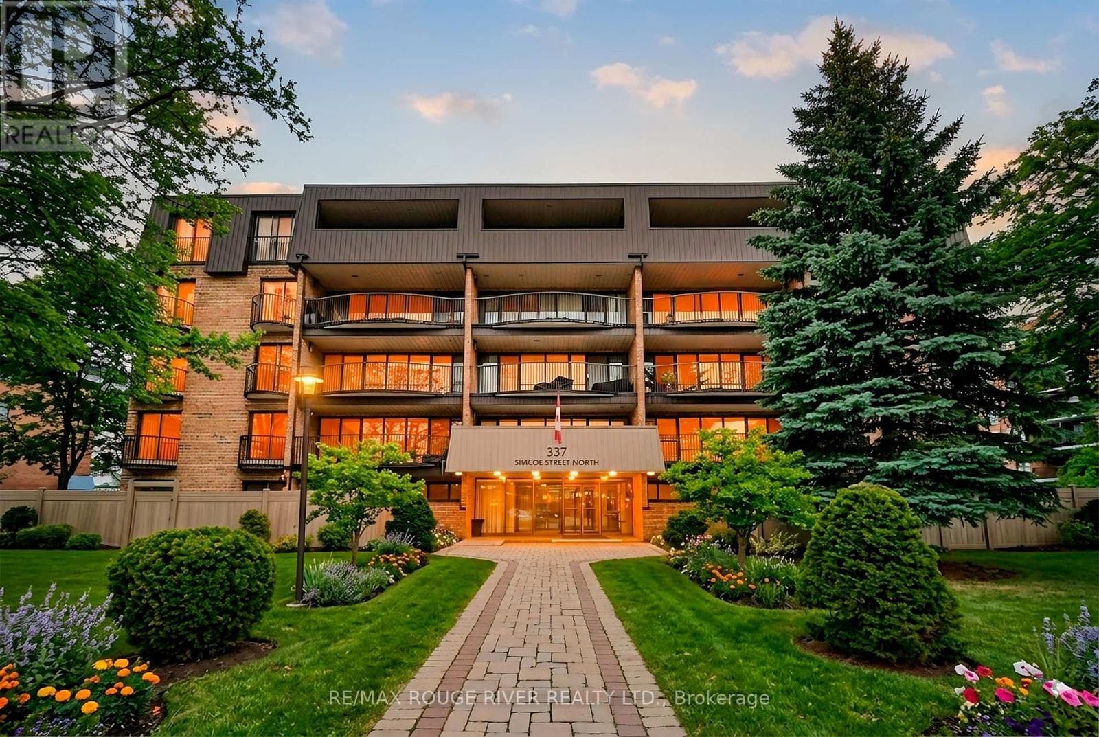 401- 337 Simcoe Street