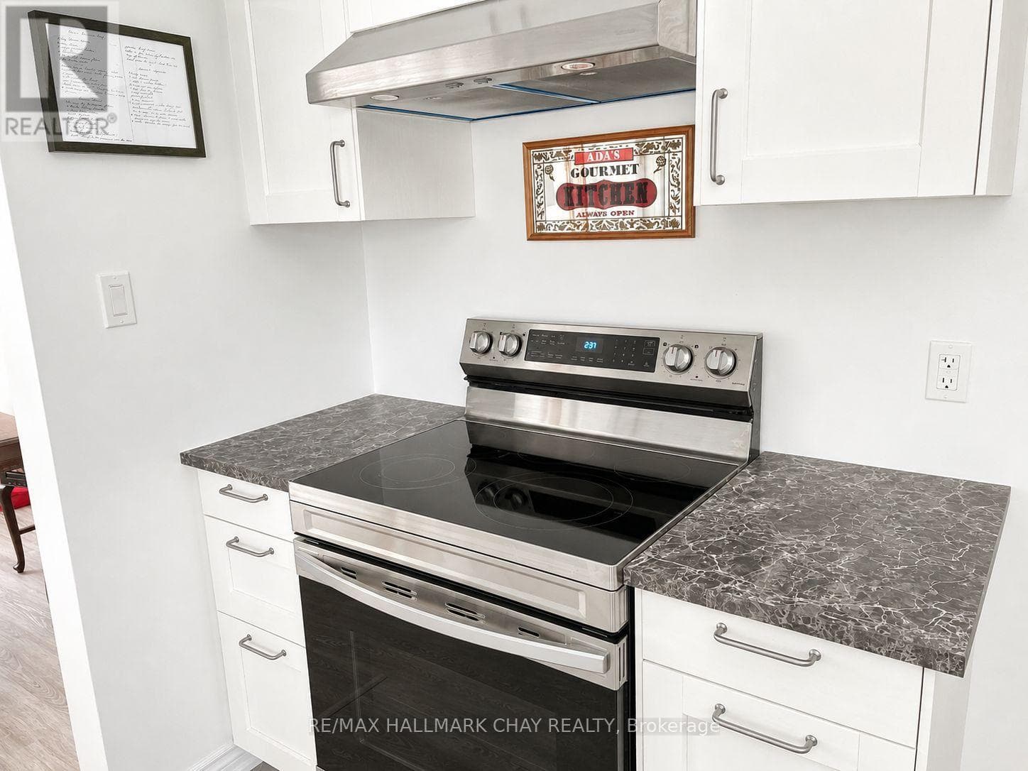 Single Family at 193 St Vincent Street, Barrie (Wellington), Ontario - Photo 6 - RE/MAX Garden City Realty