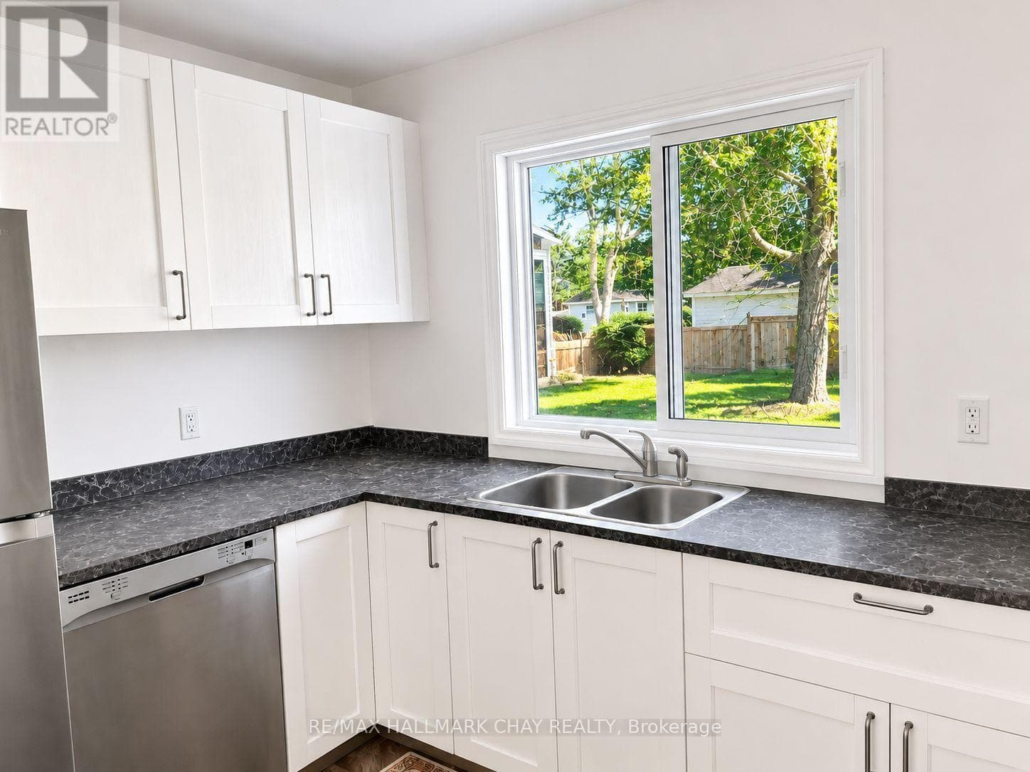 Single Family at 193 St Vincent Street, Barrie (Wellington), Ontario - Photo 7 - RE/MAX Garden City Realty