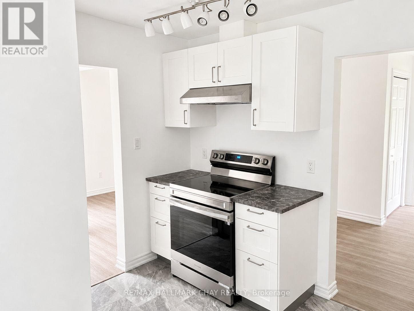 Single Family at 193 St Vincent Street, Barrie (Wellington), Ontario - Photo 8 - RE/MAX Garden City Realty