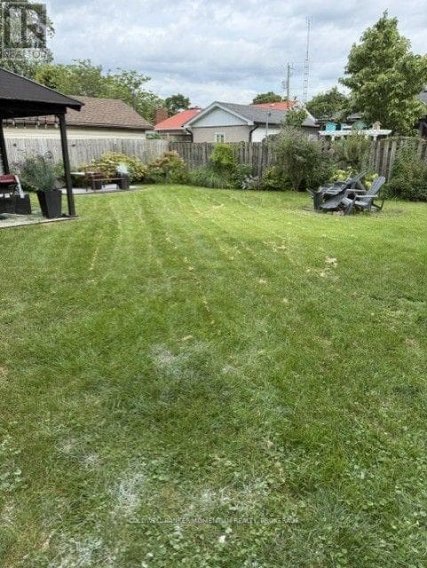 Single Family at 560 Carlton Street, St. Catharines (Carlton/Bunting), Ontario - Photo 3 - RE/MAX Garden City Realty