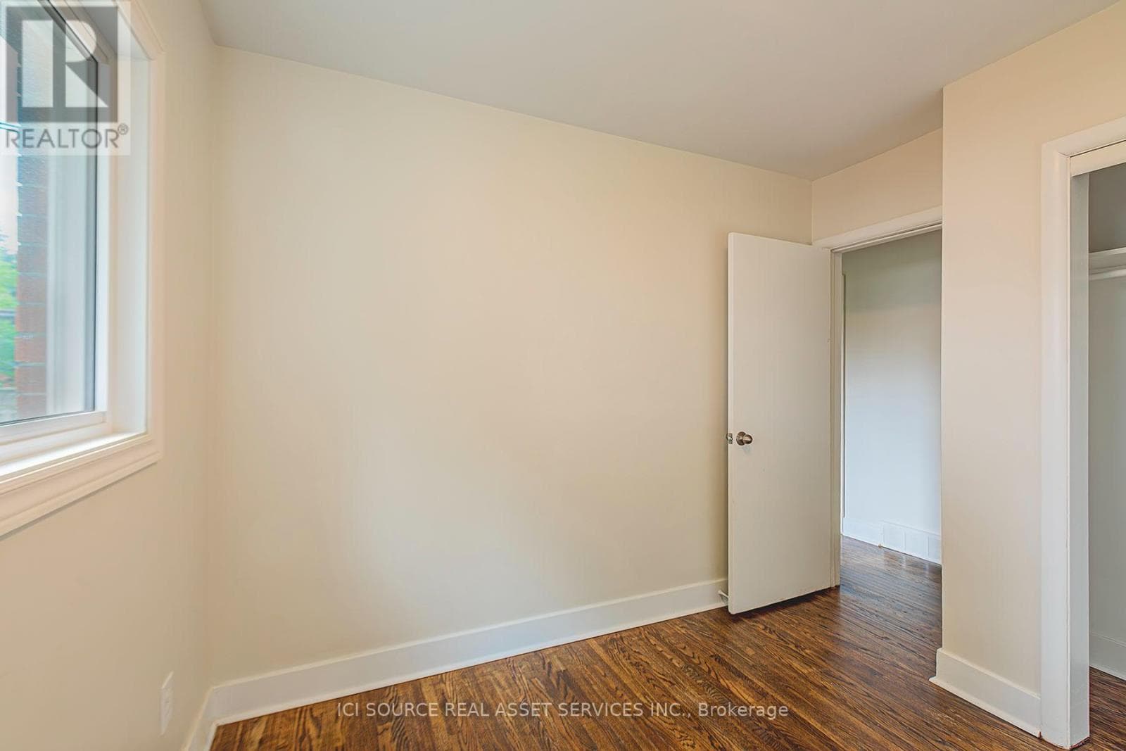Single Family at 3768 Dorchester Road, Niagara Falls (Stamford), Ontario - Photo 8 - RE/MAX Garden City Realty