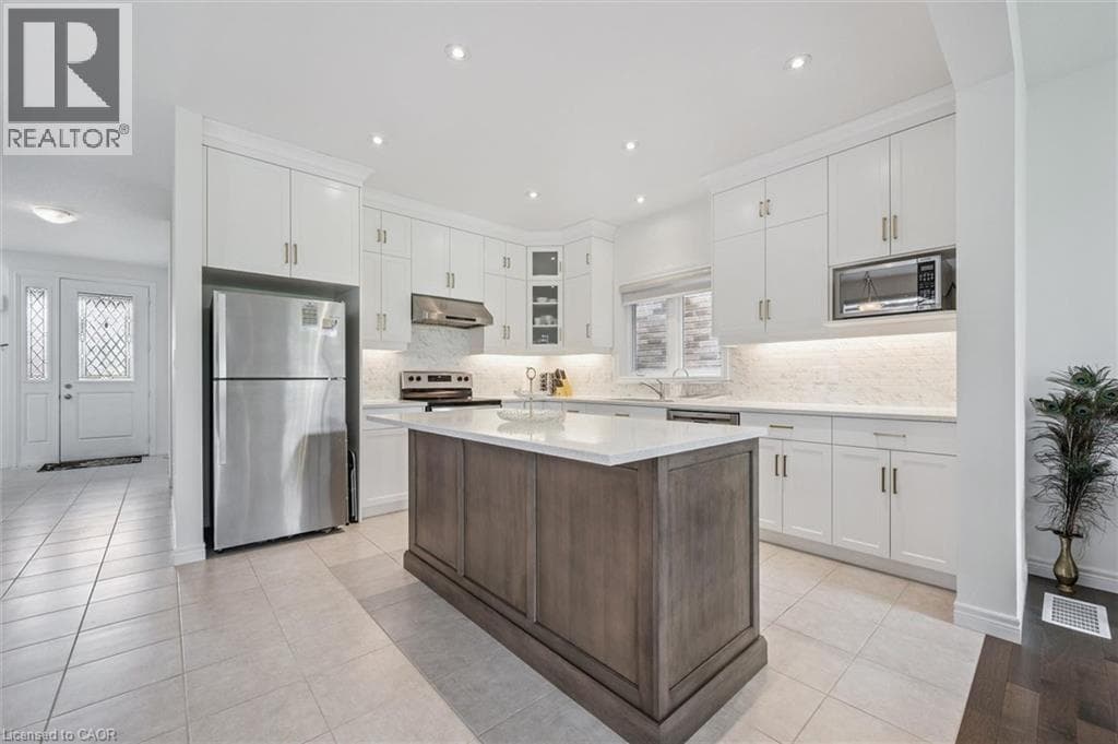 Single Family at 153 RIVERTRAIL Avenue, Kitchener, Ontario - Photo 7 - RE/MAX Garden City Realty