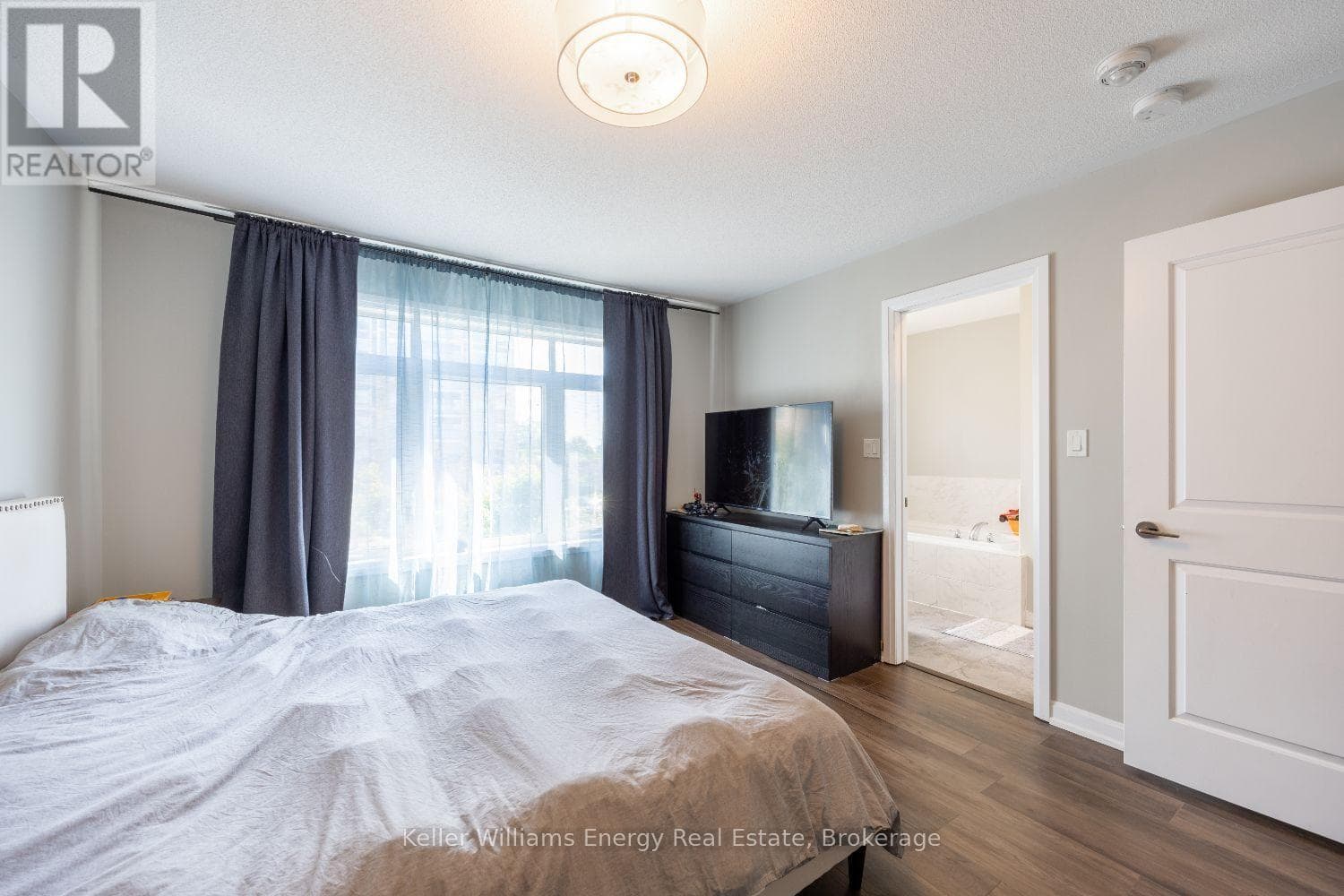 Single Family at 72 Longshore Way, Whitby (Port Whitby), Ontario - Photo 10 - RE/MAX Garden City Realty