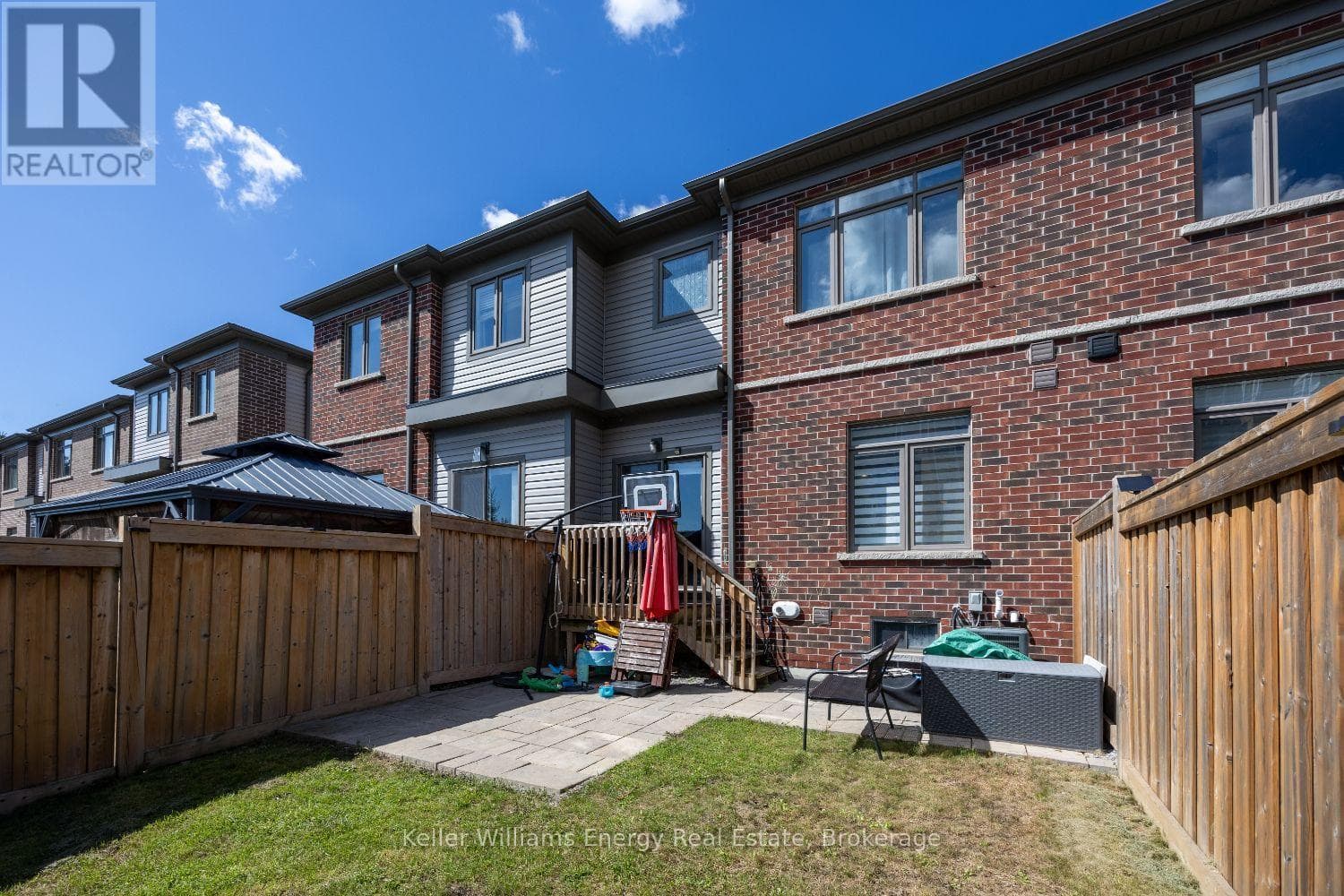 Single Family at 72 Longshore Way, Whitby (Port Whitby), Ontario - Photo 2 - RE/MAX Garden City Realty