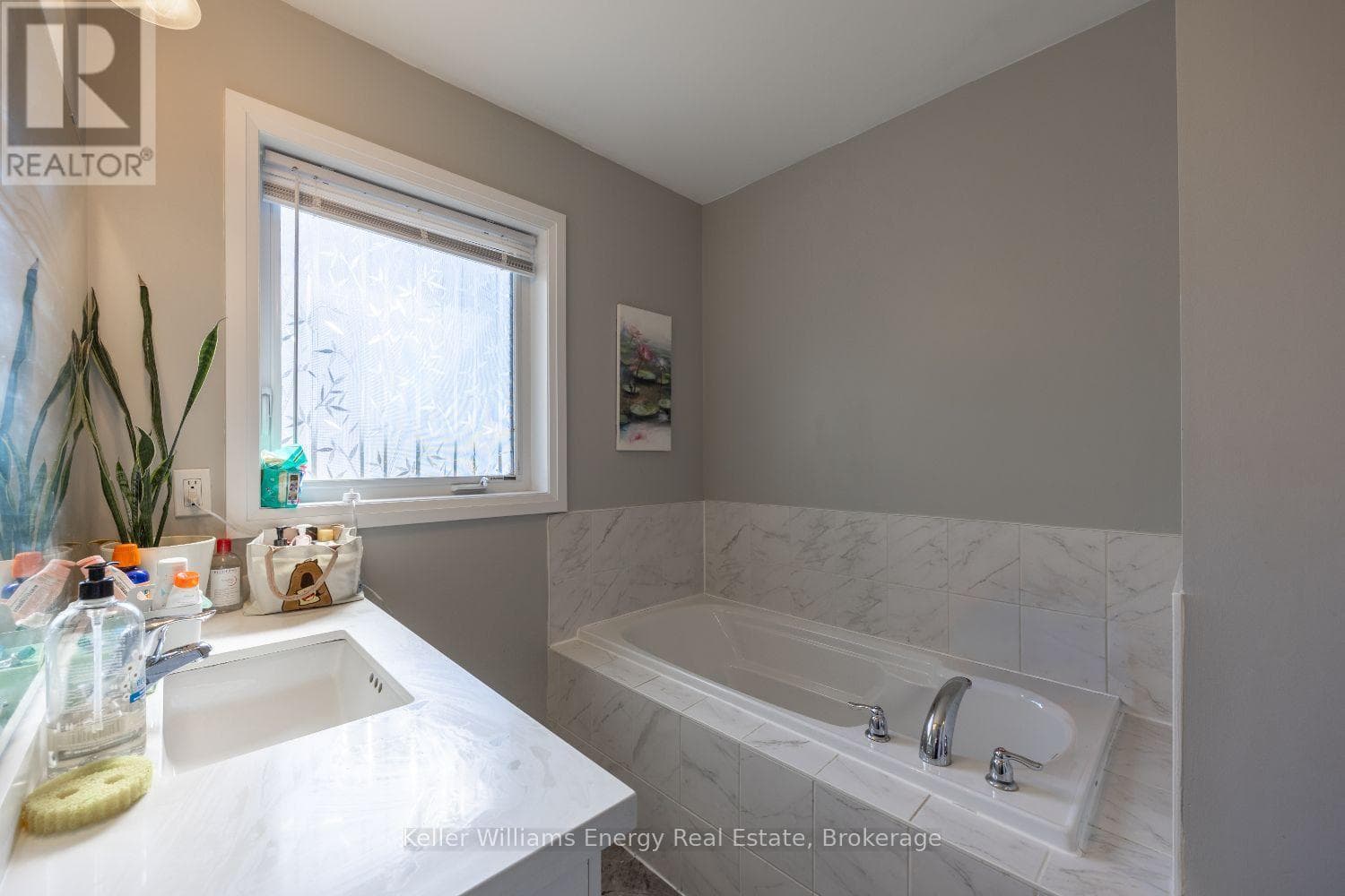 Single Family at 72 Longshore Way, Whitby (Port Whitby), Ontario - Photo 9 - RE/MAX Garden City Realty