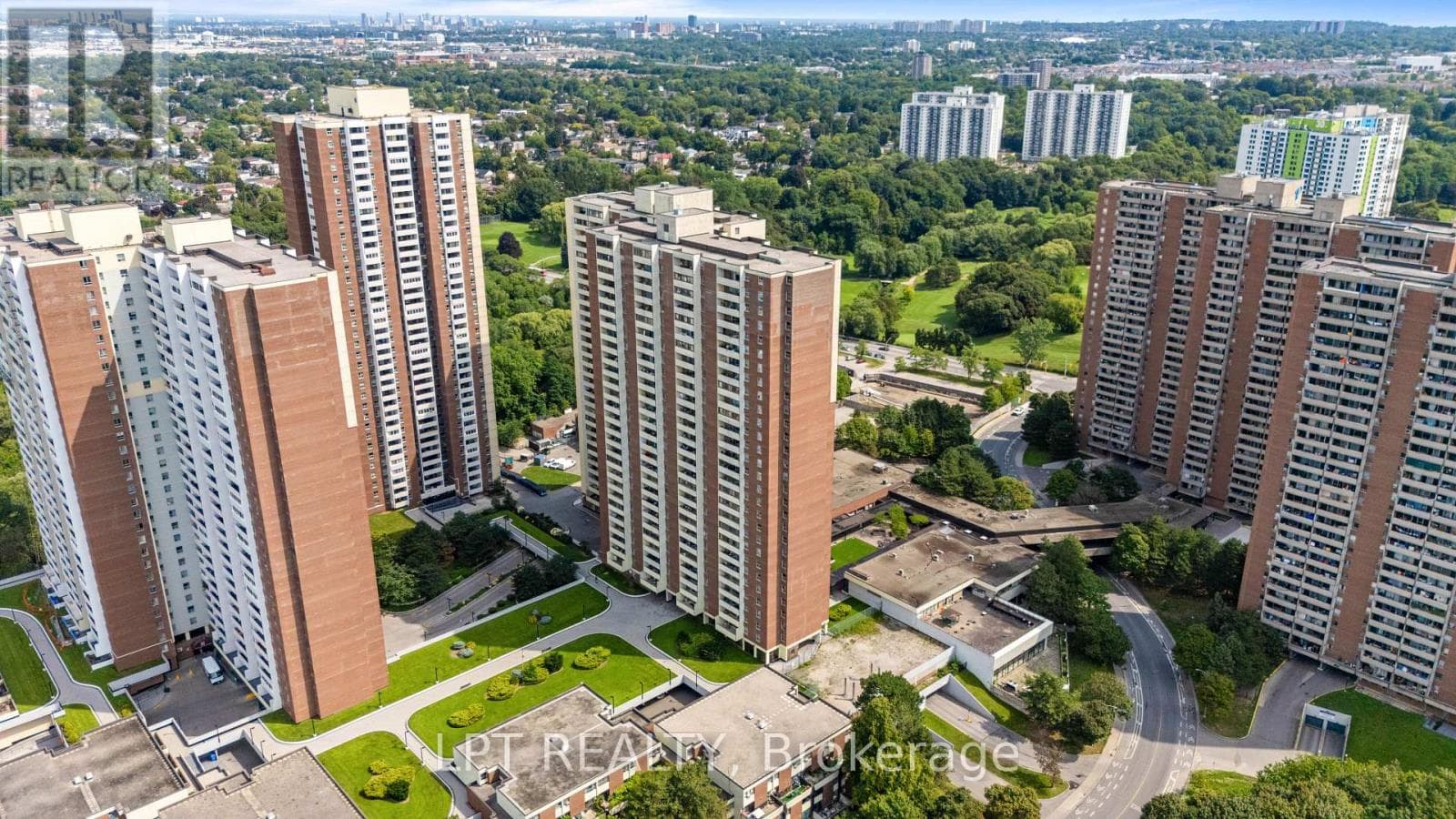 2811- 5 Massey Square