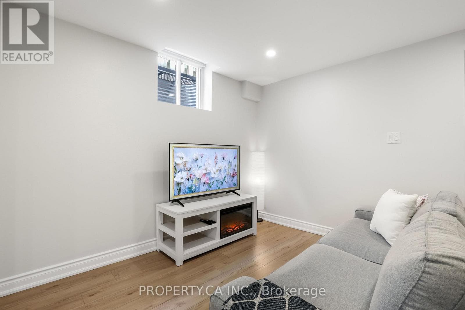 Single Family at Lower- 891 Willowbank Trail, Mississauga (Rathwood), Ontario - Photo 10 - RE/MAX Garden City Realty