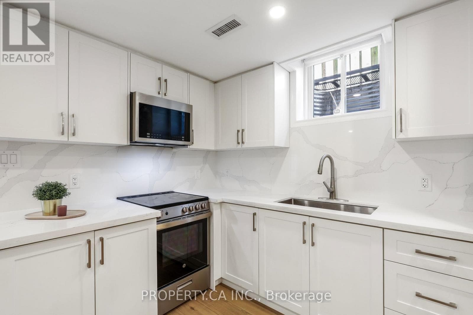 Single Family at Lower- 891 Willowbank Trail, Mississauga (Rathwood), Ontario - Photo 6 - RE/MAX Garden City Realty