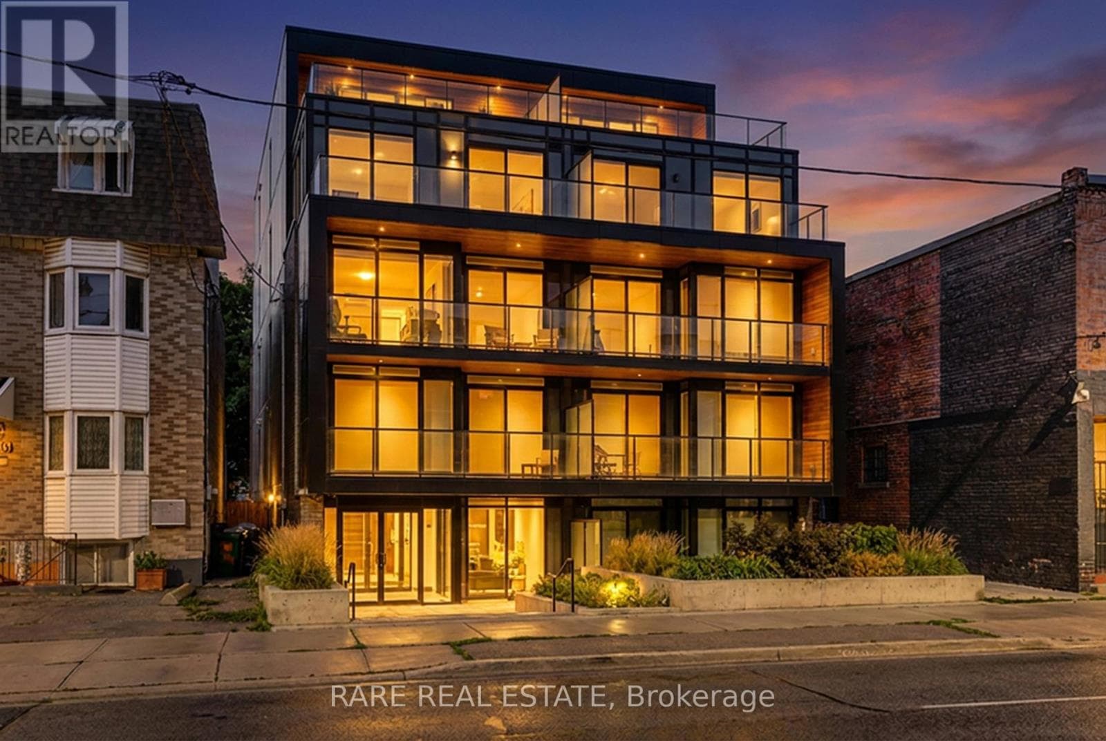 890 & 892 Broadview Avenue