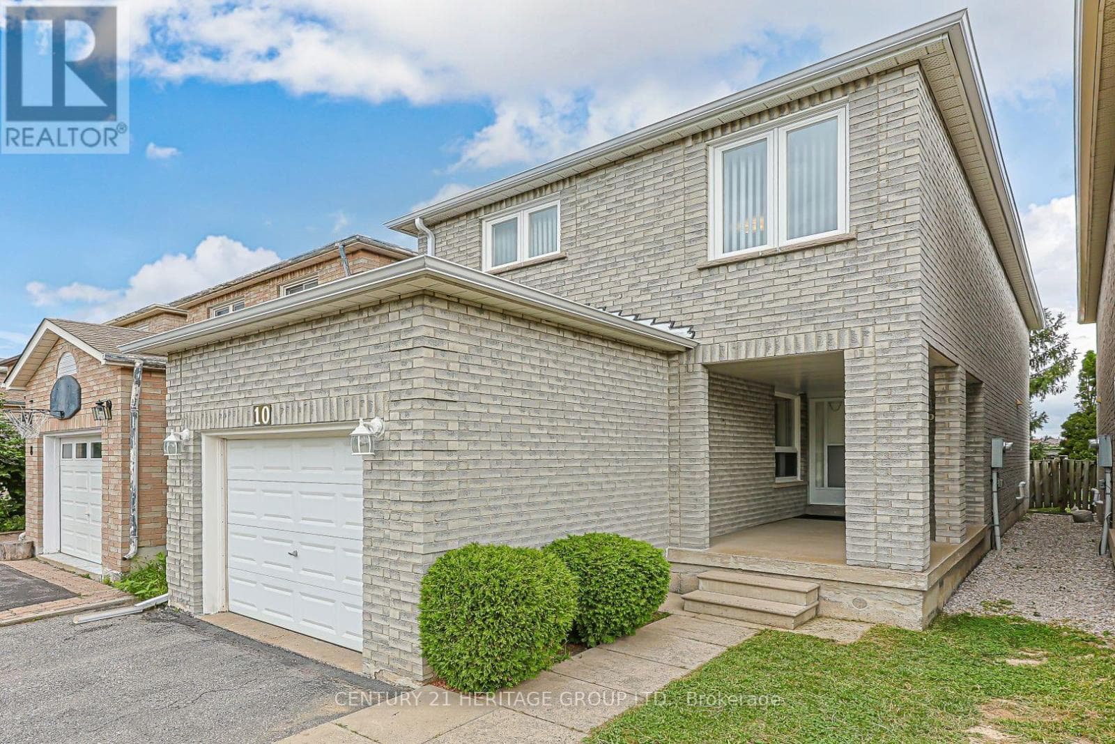 10 Woodhall Road