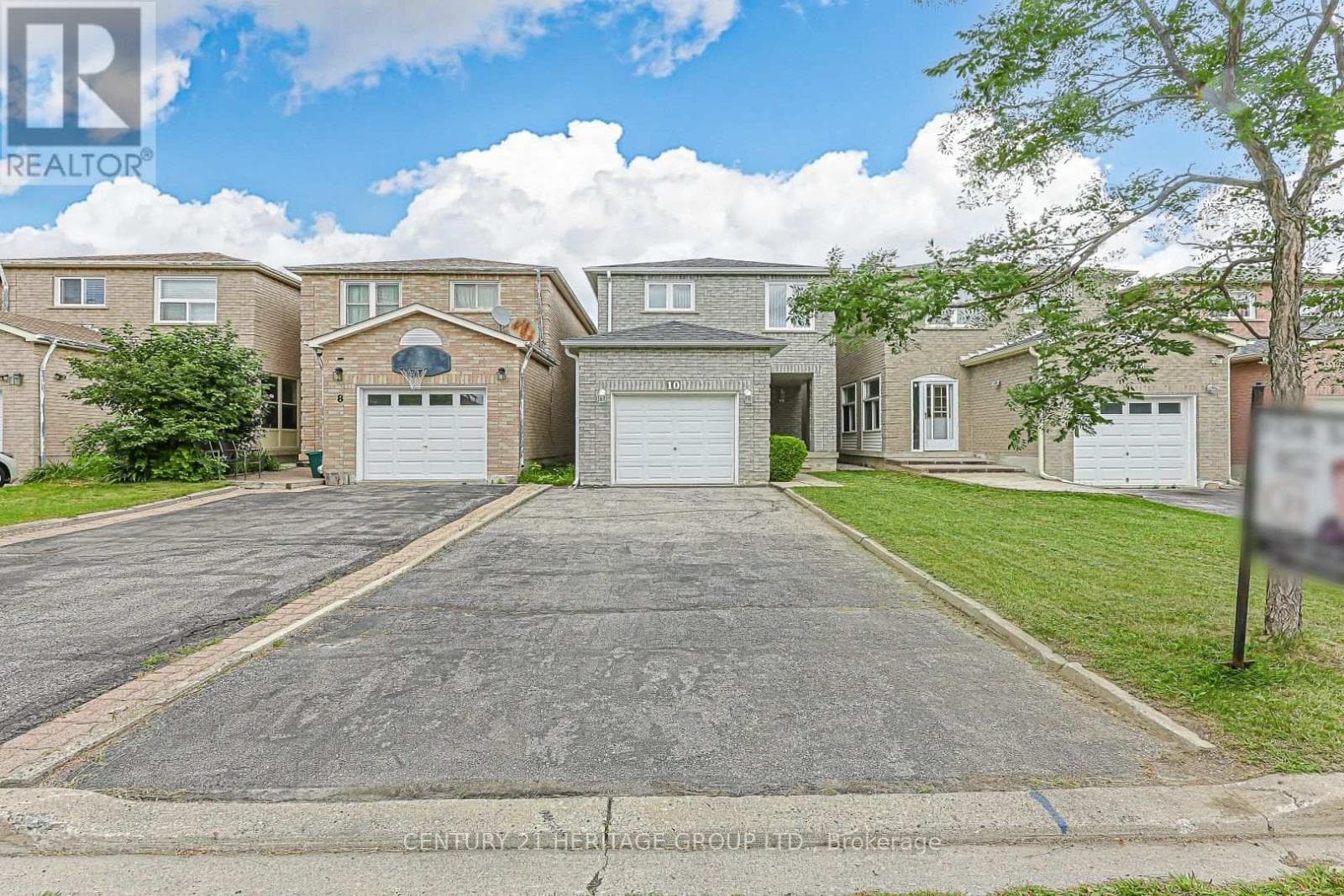 Single Family at 10 Woodhall Road, Markham (Milliken Mills East), Ontario - Photo 2 - RE/MAX Garden City Realty