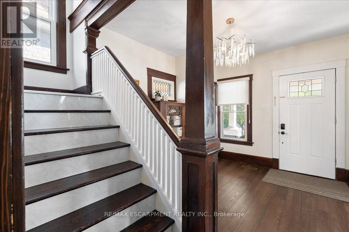 Single Family at 4917 King Street, Lincoln (Beamsville), Ontario - Photo 10 - RE/MAX Garden City Realty