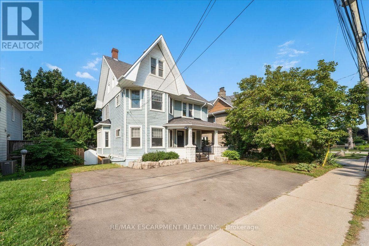 Single Family at 4917 King Street, Lincoln (Beamsville), Ontario - Photo 2 - RE/MAX Garden City Realty